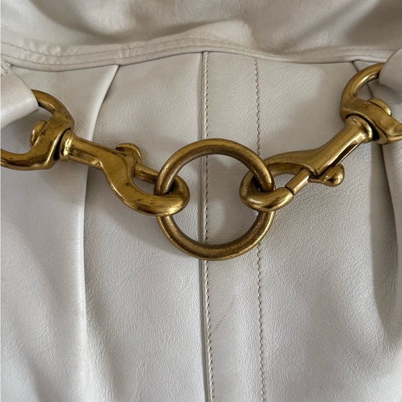 Coach white Pebbled leather Shoulder Bag with Gold hardware - Picture 4 of 14